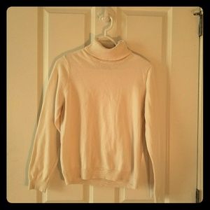 Off-white turtleneck long-sleeved sweater